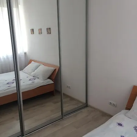 Апартаменти Cozy Near The Airport 