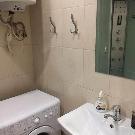 Апартаменти Cozy Near The Airport 